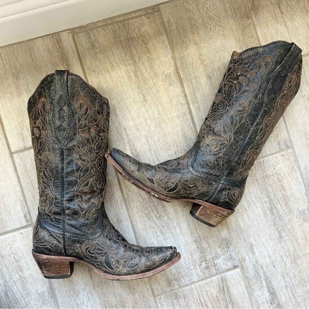 Corral Vintage Snip Toe Distressed Floral Inlay Black Leather Cowboy Boots Women